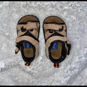OshKosh Boys Sandals size 2